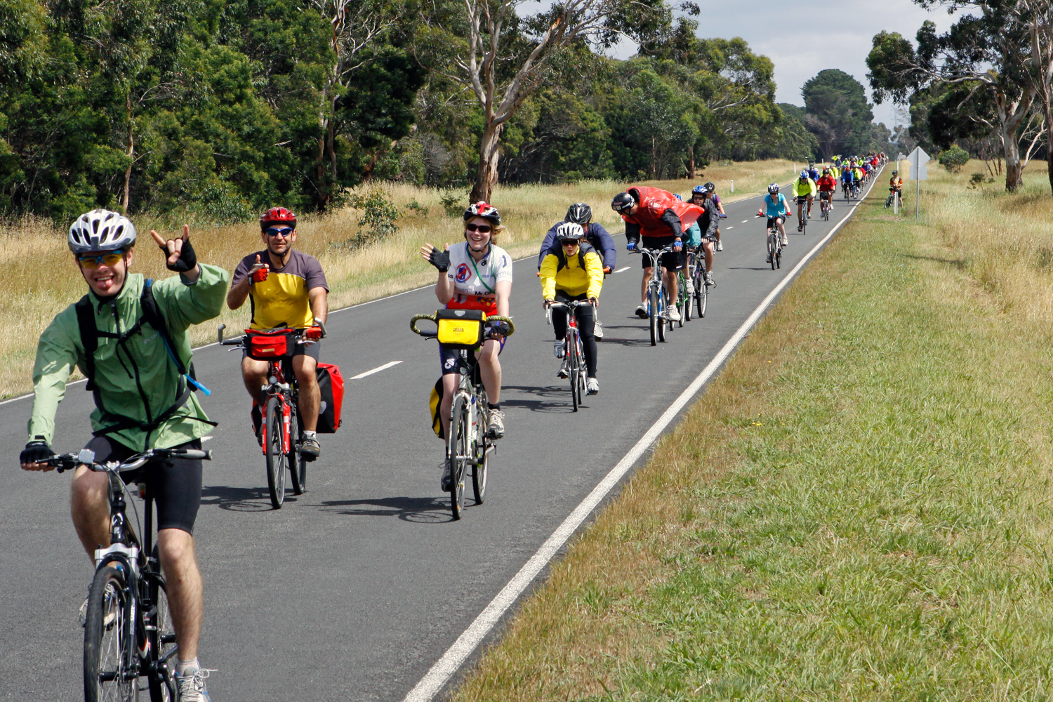 Cyclists on the Great Vic Bike Ride 2009
